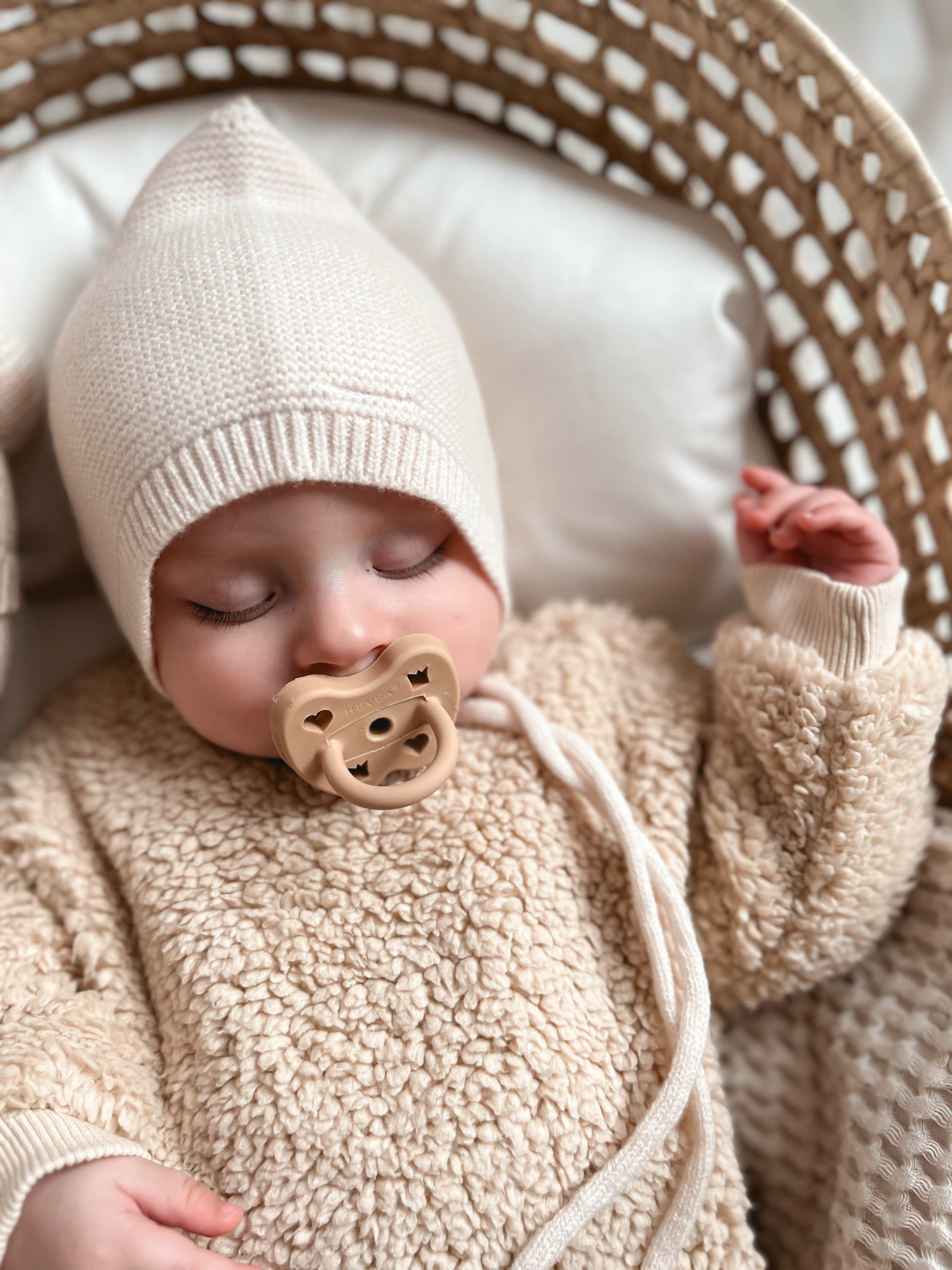 hevea natural rubber pacifier sand magda 18 3 photoroom