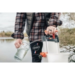 pompage-avec-le-filtre-a-eau-orisa-pour-filtrer-leau-dun-etang