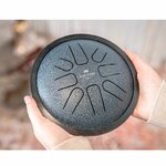 Mini steel tongue drum Meinl en Sol mineur bleu, vue de dessus avec ses languettes découpées