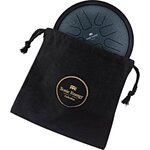 Mini steel tongue drum Meinl Sonic Energy bleu marine dans sa housse de protection noire en tissu