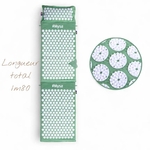 Tapis d’acupression Mysa avec coussin assorti, vue complète sur 1 mètre 80 de longueur