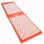 Tapis d’acupression Magnetic Mysa XXL orange déployé, avec ses stimulateurs blancs sur toute la longueur.