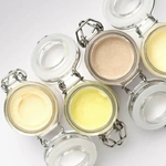 Différentes textures des déodorants baumes naturels Exode en pot en verre