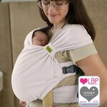 Nouveau-né endormi dans le porte-bébé Boba Bliss Stone, élu meilleur porte-bébé Loved By Parents 2023