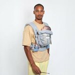 PhysioCarrier 2 Grey Love Radius porté avec un nouveau-né
