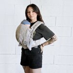 Porte-bébé PhysioCarrier 2 Leopard Love Radius en portage ventral