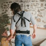 éo+ Néobulle, vue de dos sur les bretelles croisables et la ceinture