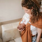 Allaitement avec le My Sling Néobulle Cannelle et ses anneaux de réglage