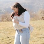 Écharpe de portage Néobulle en portage ventral avec bébé