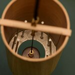 Intérieur du carillon Koshi Forest avec ses 12 cordes et son mécanisme de résonance