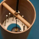 Intérieur du carillon Koshi River avec ses 12 cordes et son mécanisme de résonance