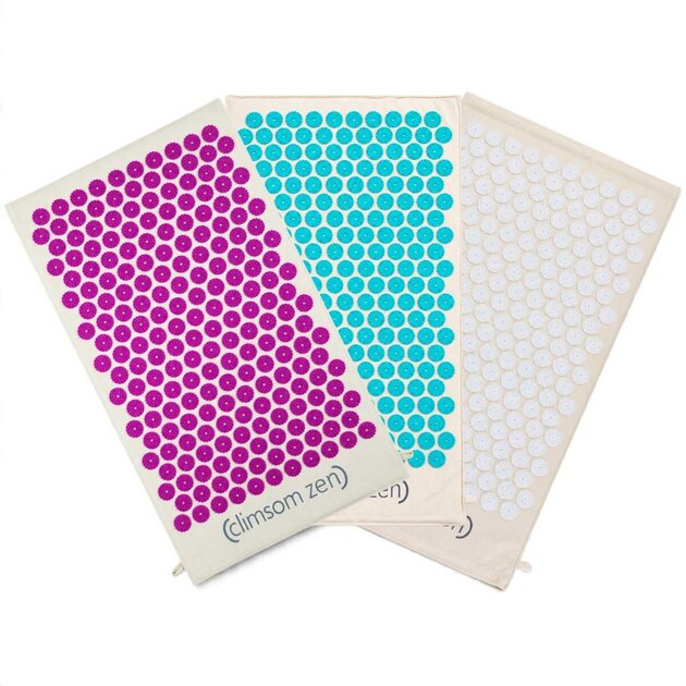 Tapis d’acupression Climsom Zen violet, bleu et blanc posés en éventail