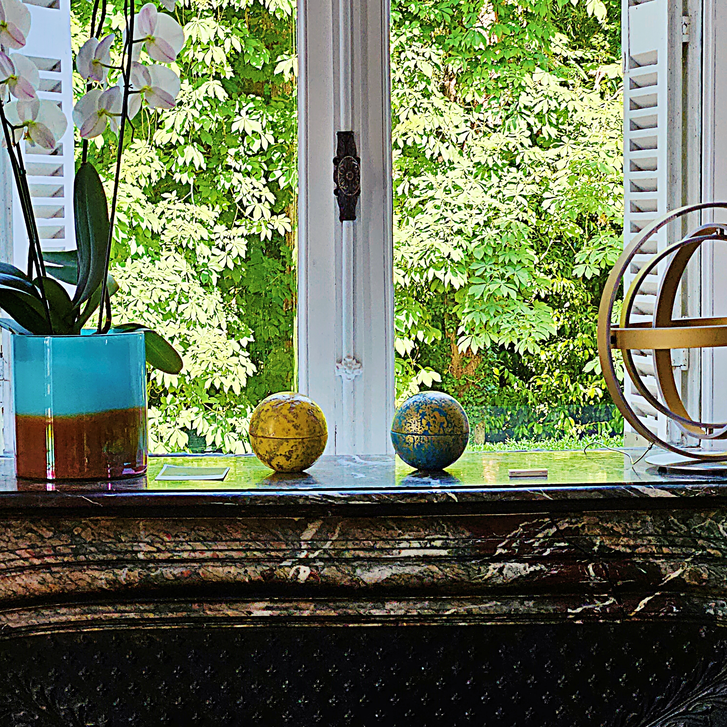 globe jaune indien et bleu canard ponpon curiositas