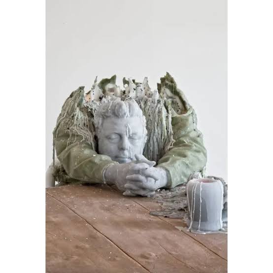 oeuvre ephémère en cire de l'artiste contemporain Urs Fisher