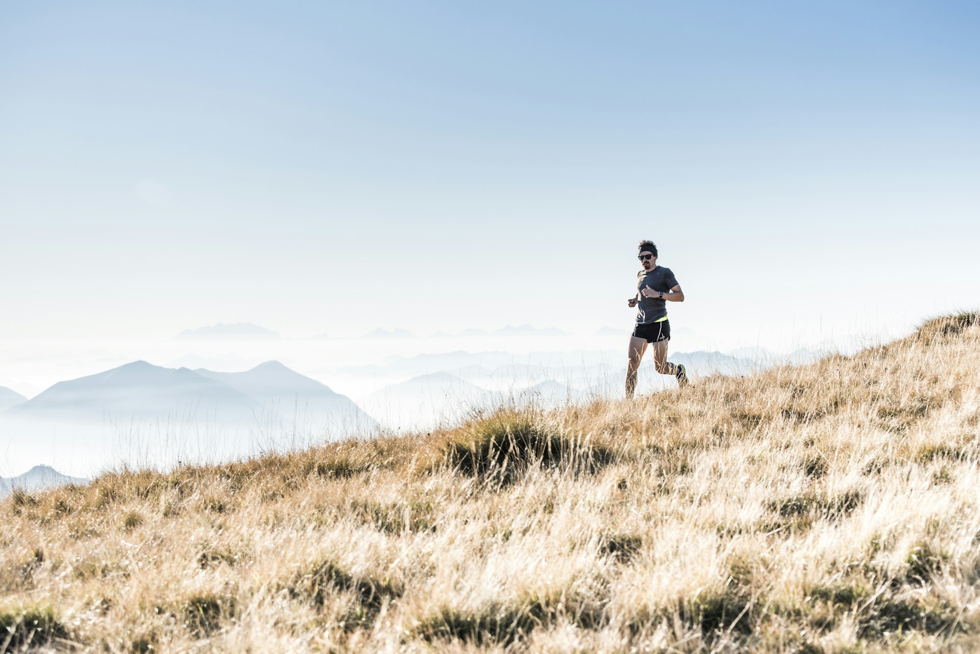 coureur trail crete brume