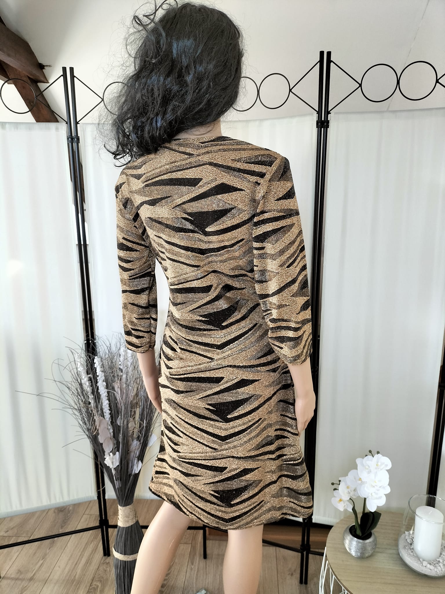 Robe noire et dorée (1)