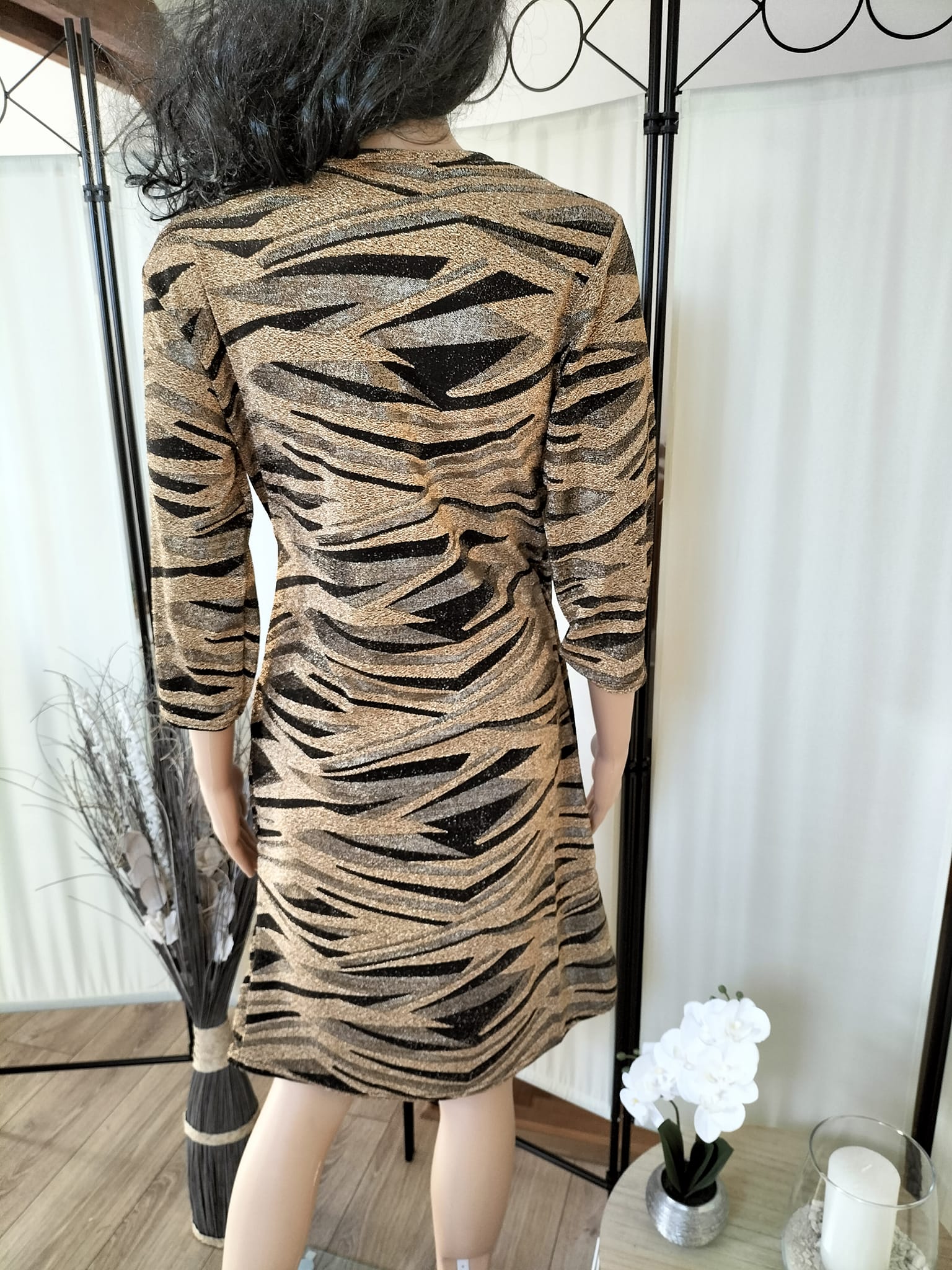 Robe noire et dorée (3)