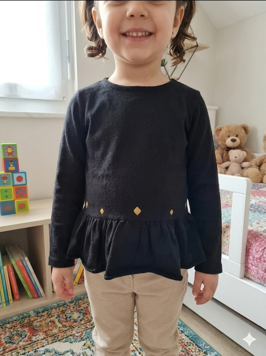 Tunique noire fillette Zara face gros plan
