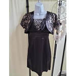 Boléro et robe noire satinée