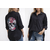 Modèle en chemise oversize à motif tête de mort