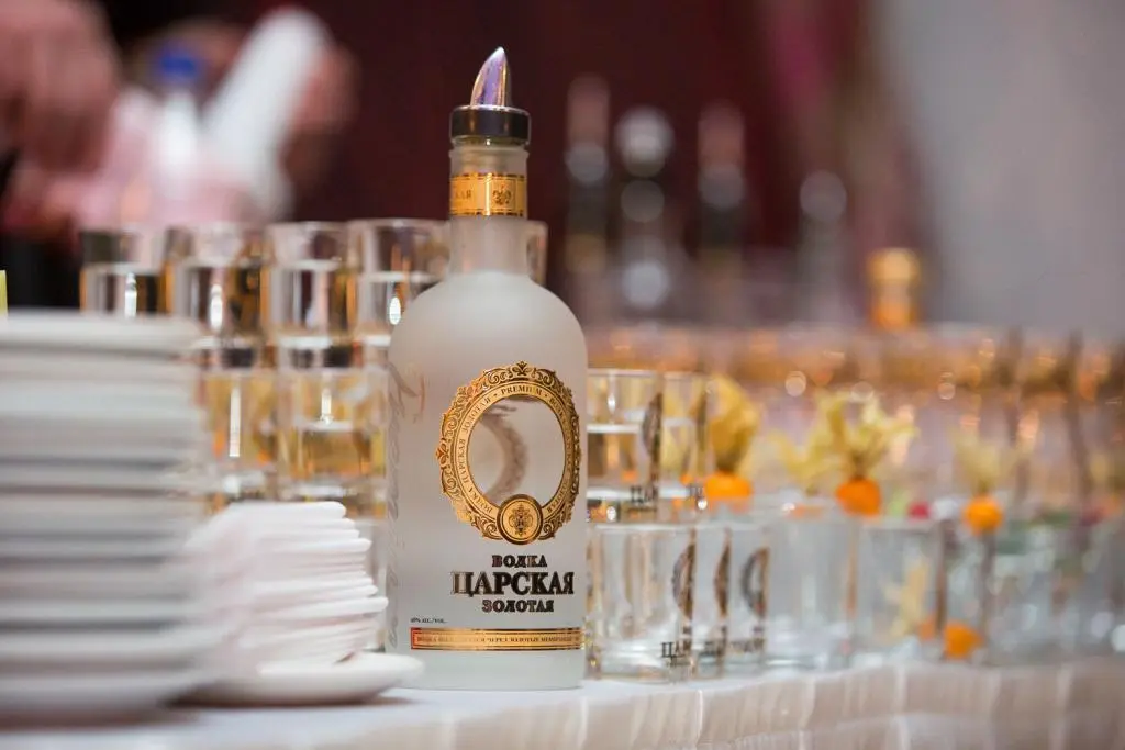 vodka-tsarskaya-Gold avec shooters www.luxfood-shop.fr