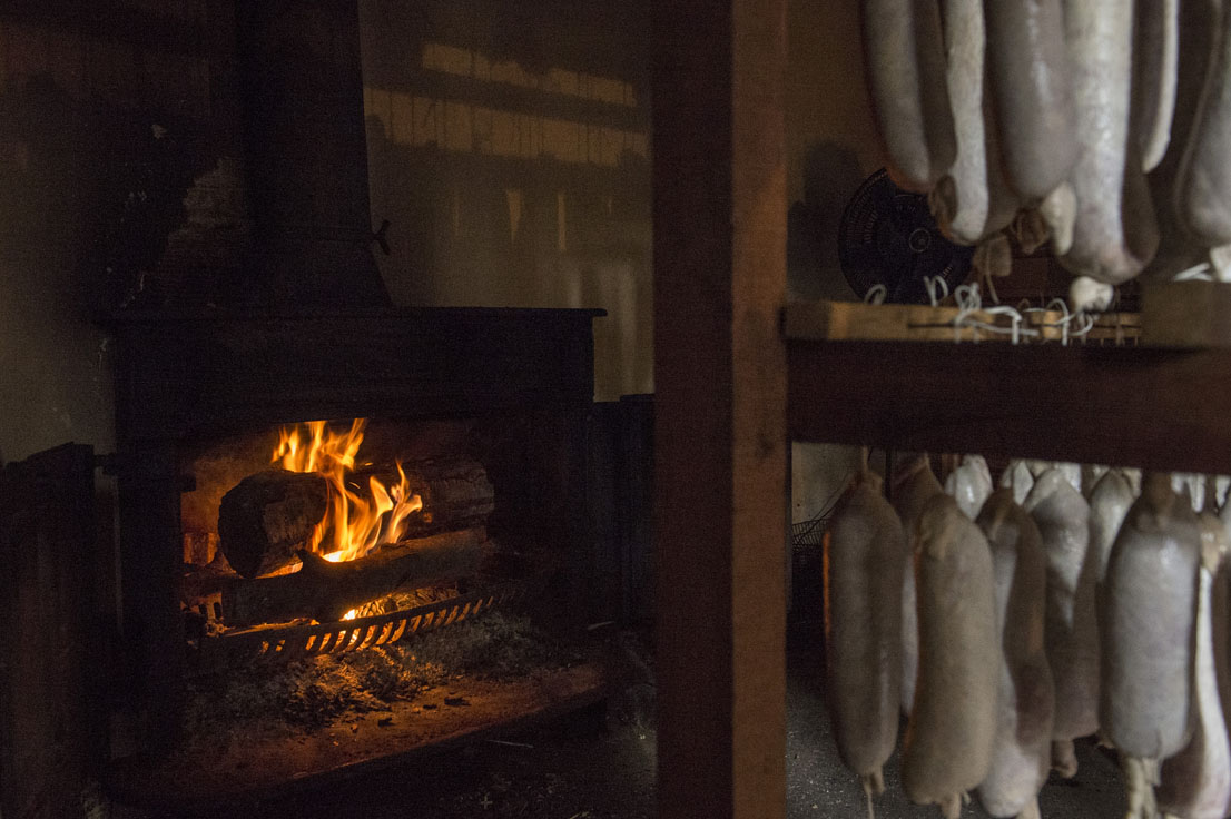 Charcuterie fumée au bois de cheminée www.luxfood-shop.fr