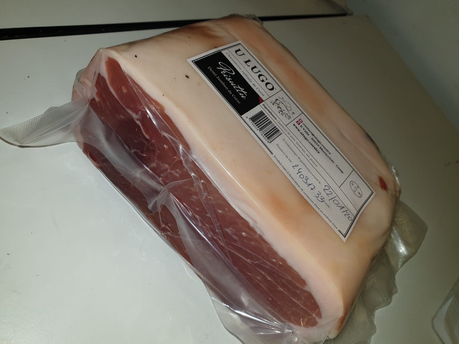 Jambon Corse de Porc Nustrale désossé dégraissé Bloc préssé facile à tranché www.luxfood.fr