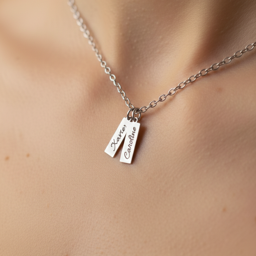 collier pendentif rectangulaire argenté