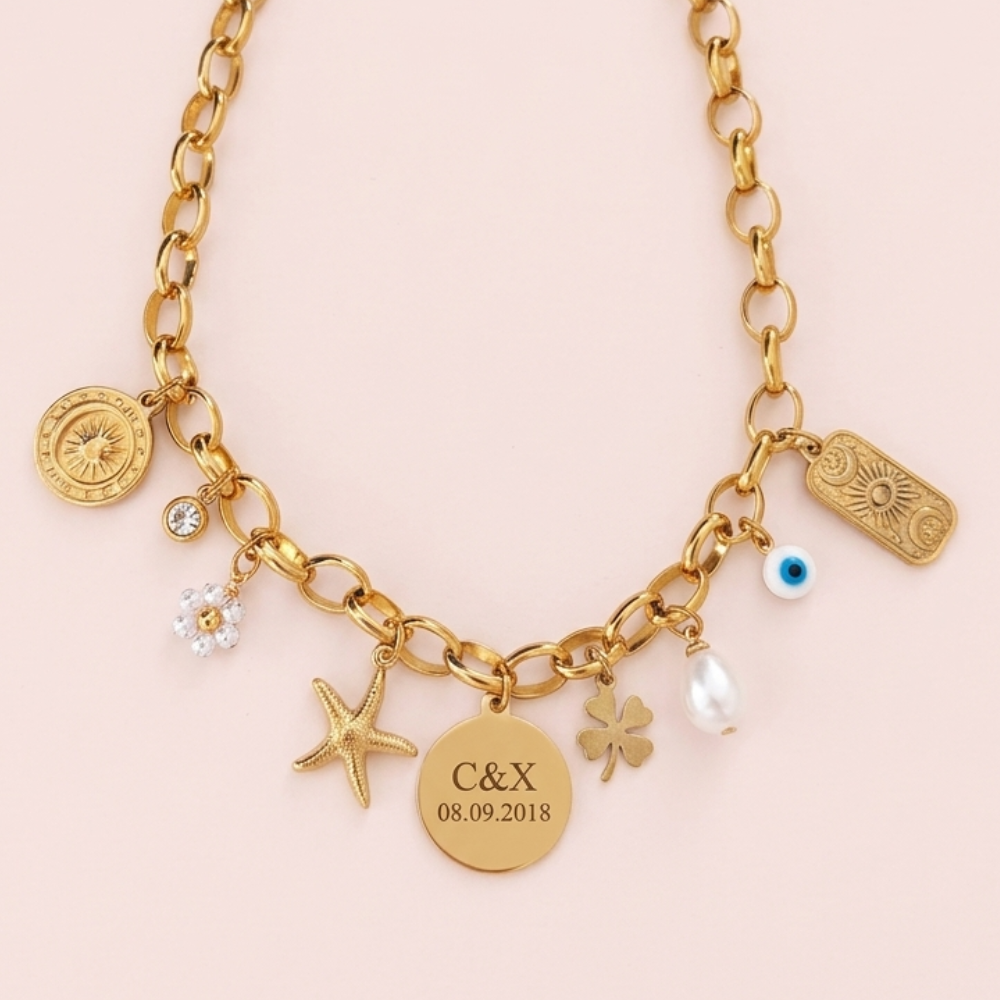 Collier charms médaille gravée