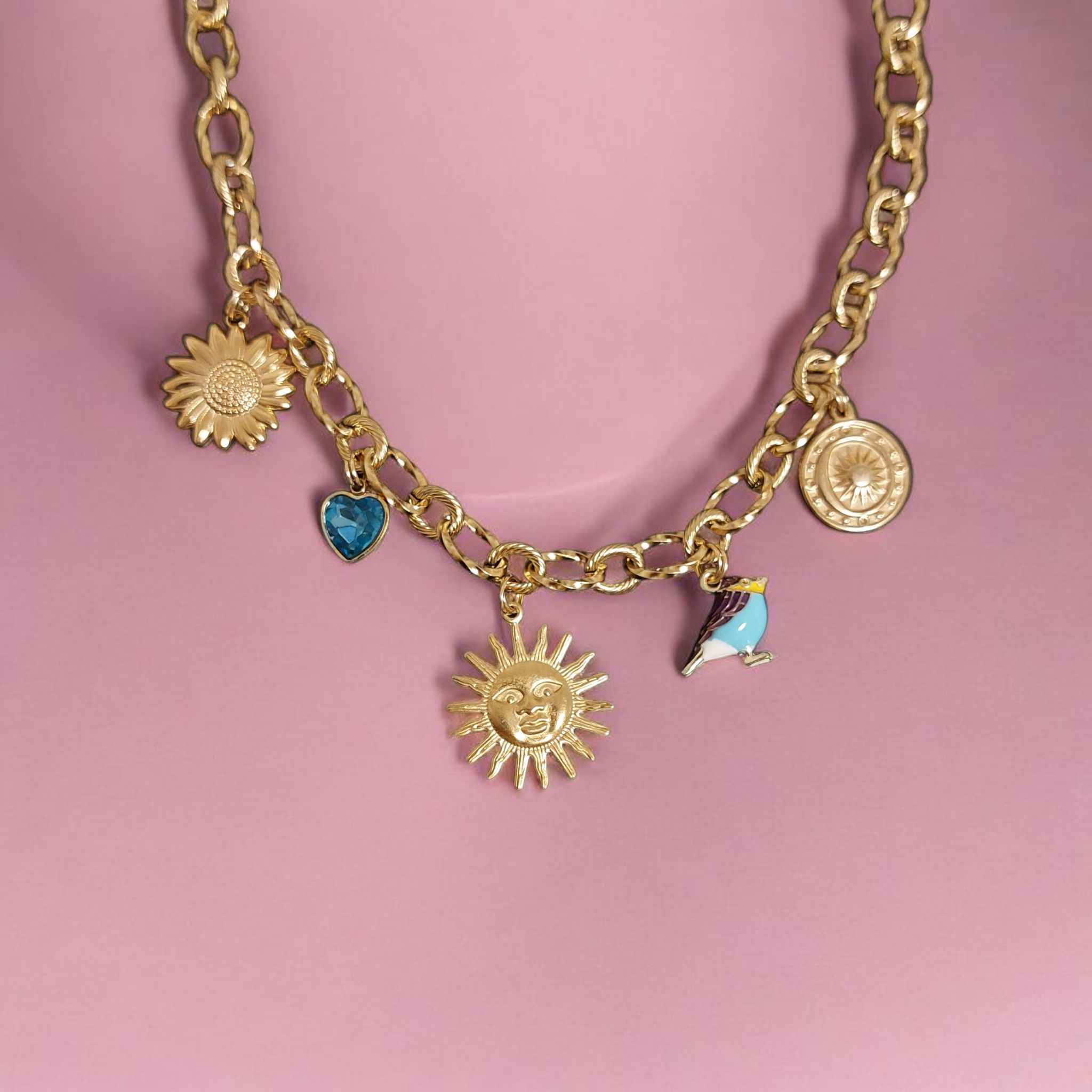 Collier charms marguerite coeur et soleil