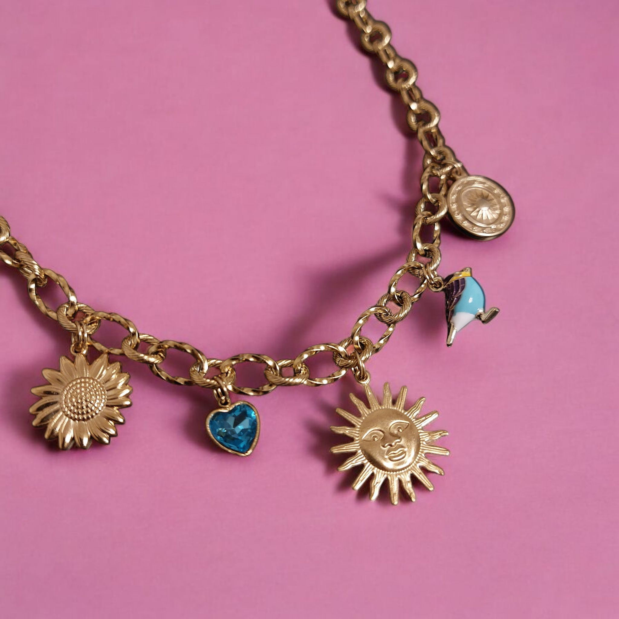 Collier charms marguerite coeur et soleil