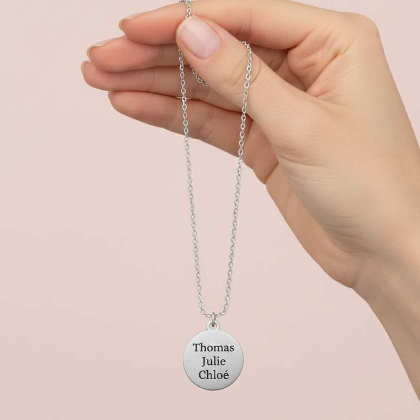 collier médaille argentée prénom suspendue