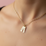 collier pendentif rectangulaire doré