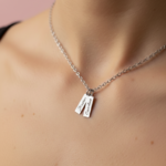collier pendentif rectangulaire argenté