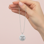 collier médaille argentée prénom suspendue