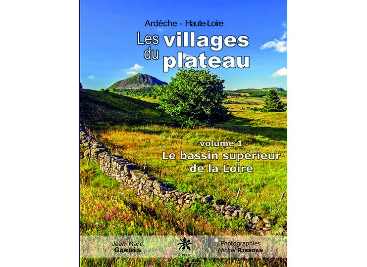 Couverture du livre 'Les villages du plateau Vol 1.' Magnifique paysage ardéchois avec le Mont Gerbier en fond