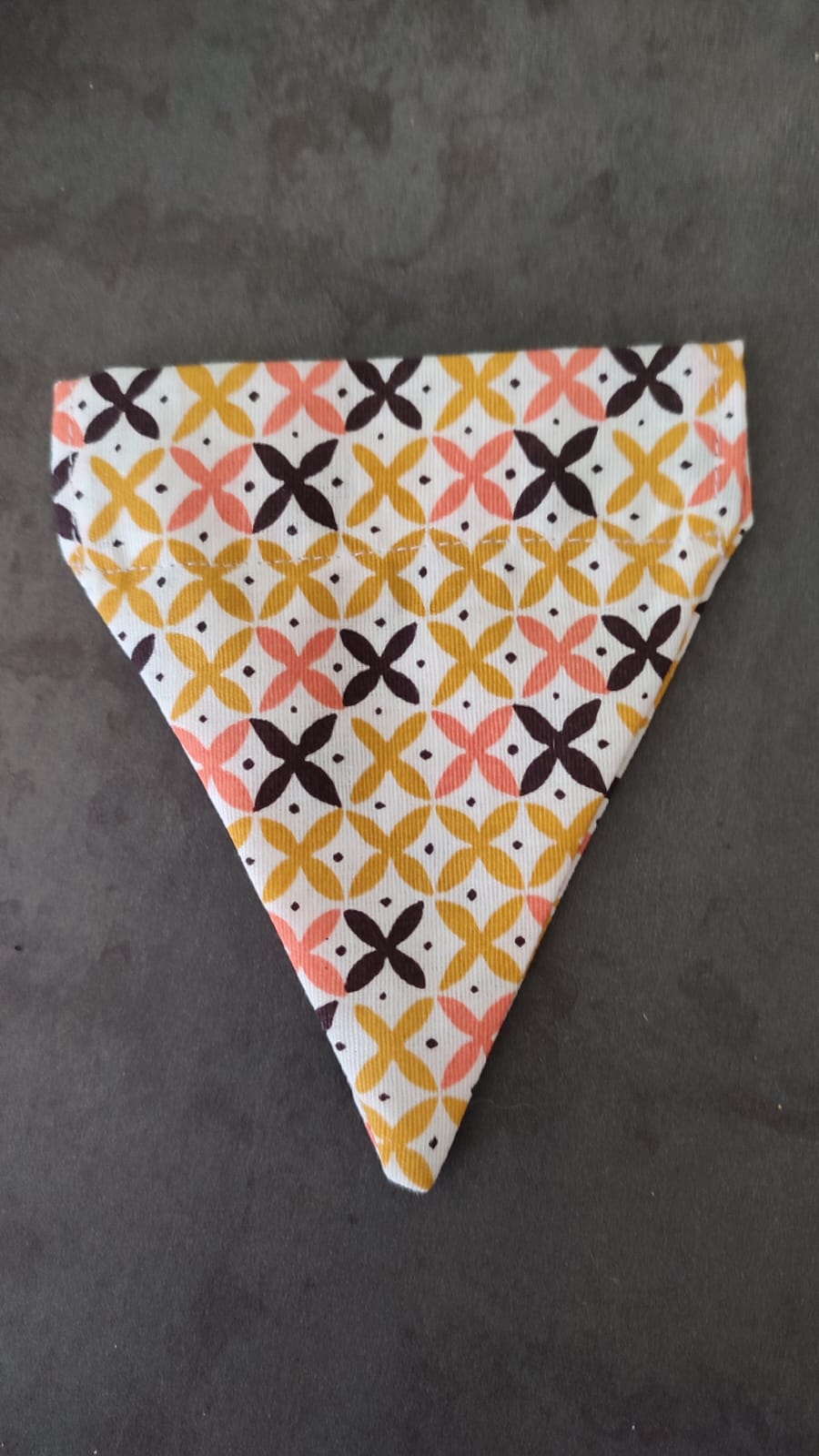 Bandana jaune Looky pour chat, autre vue