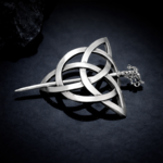 épingle à cheveux viking nœud celtique sur fond sombre