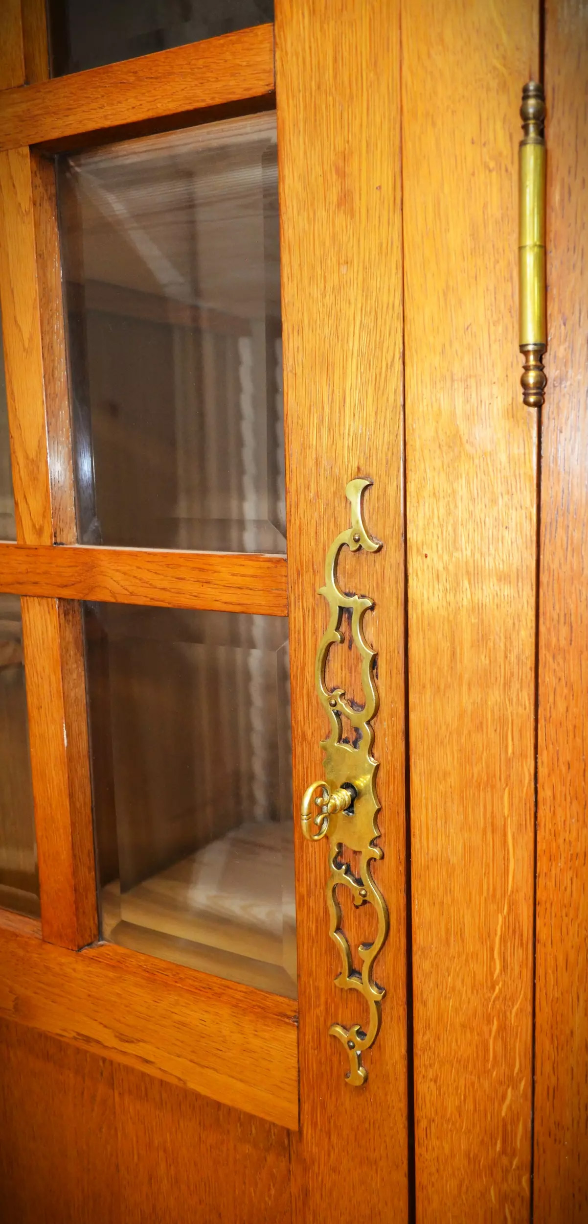 Bibliothèque Art Nouveau chêne Arts &amp; Crafts ferronneries - Galerie Georgette Antiquités Art Nouveau