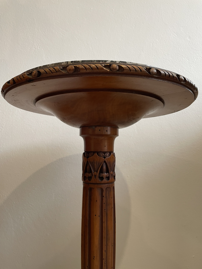 Guéridon Majorelle noyer plateau marbre - Guéridon Art Nouveau - Galerie Georgette Antiquités Art Nouveau