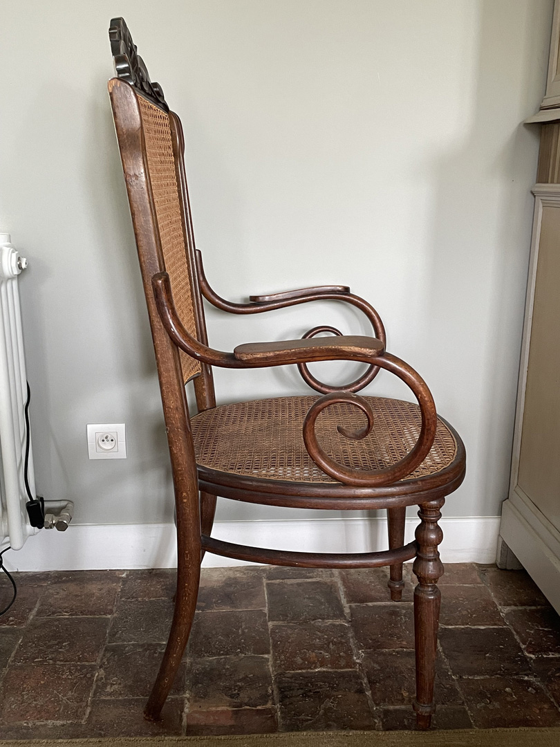 Fauteuil Fischel canné Art Nouveau manchettes plates galbées - Galerie Georgette Antiquités Art Nouveau