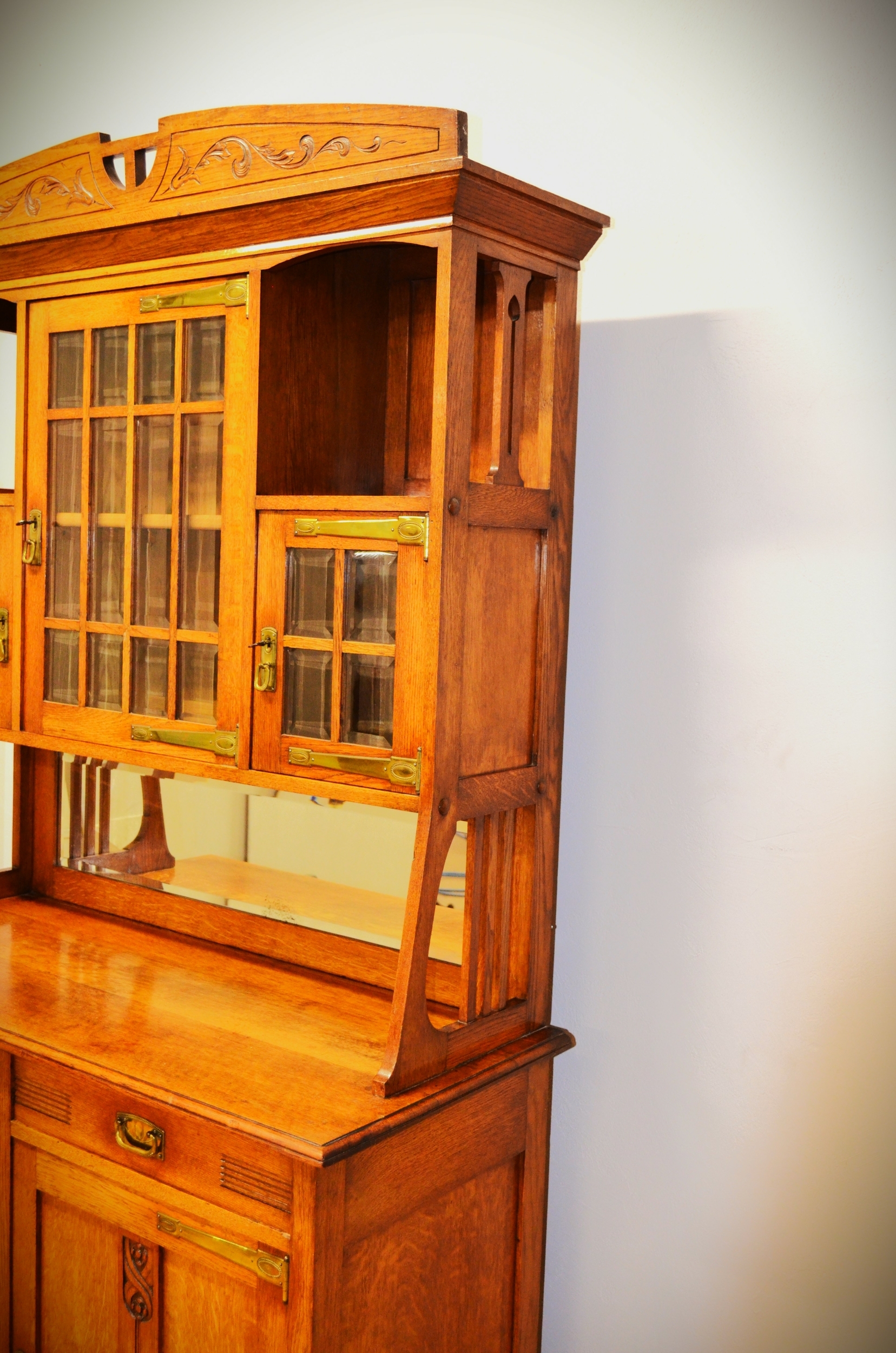 Buffet Art Nouveau style Art &amp; Craft - deux niches - Galerie Georgette Antiquités Art Nouveau-