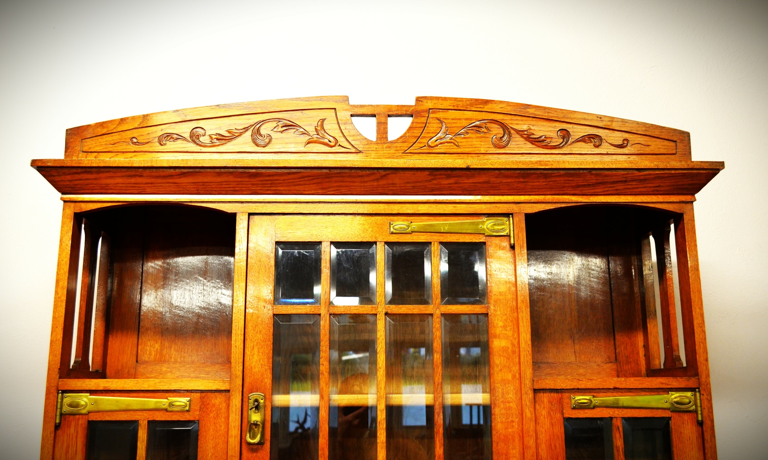 Buffet Art Nouveau style Art &amp; Craft - petits carreaux biseautés - Galerie Georgette Antiquités Art Nouveau