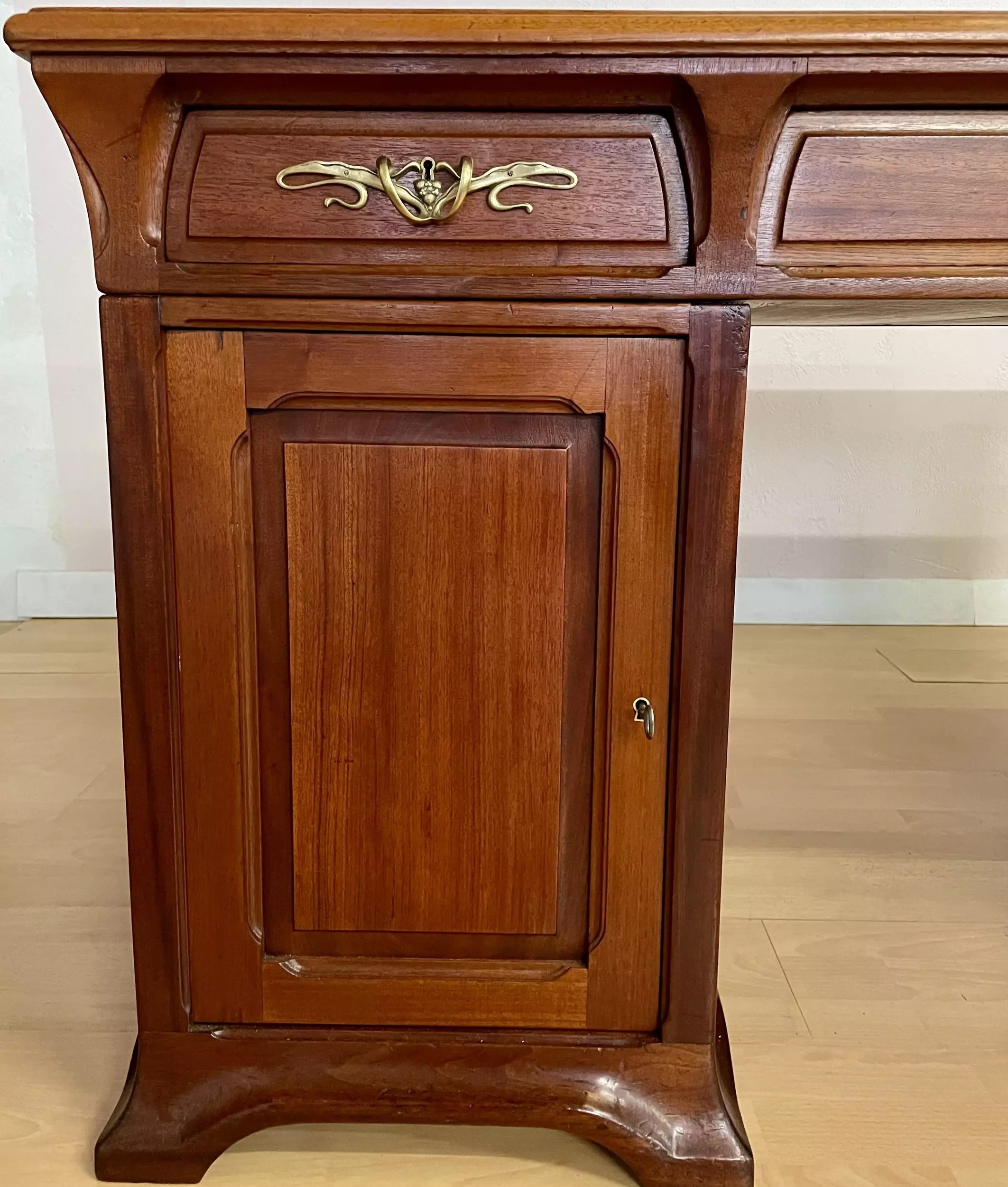Bureau Louis Majorelle - modèle Hémispheres - caissons lateraux  - Art-Nouveau-Annees 1900