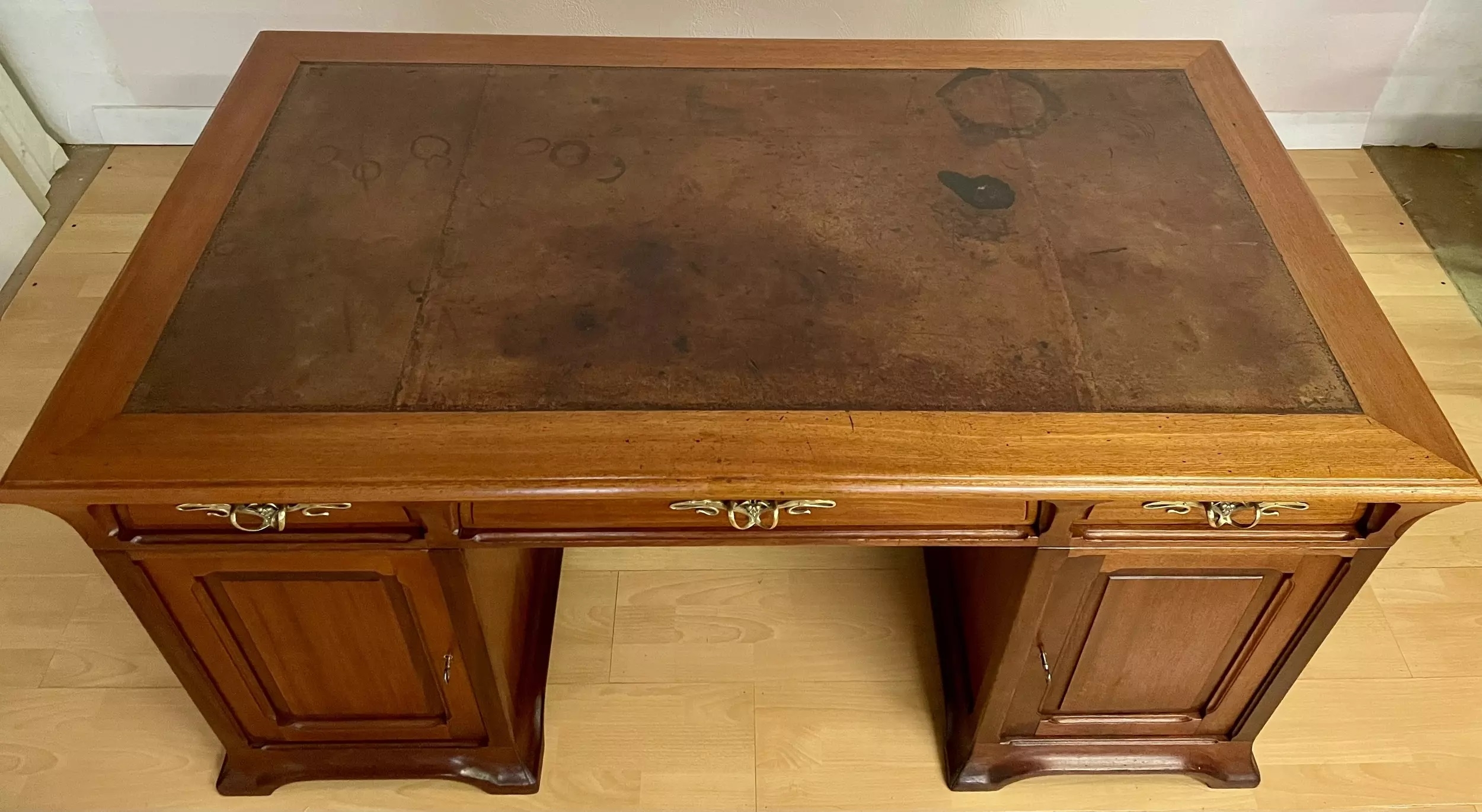 Bureau Louis Majorelle - modèle Hémispheres - cuir marron- Art-Nouveau-Annees 1900