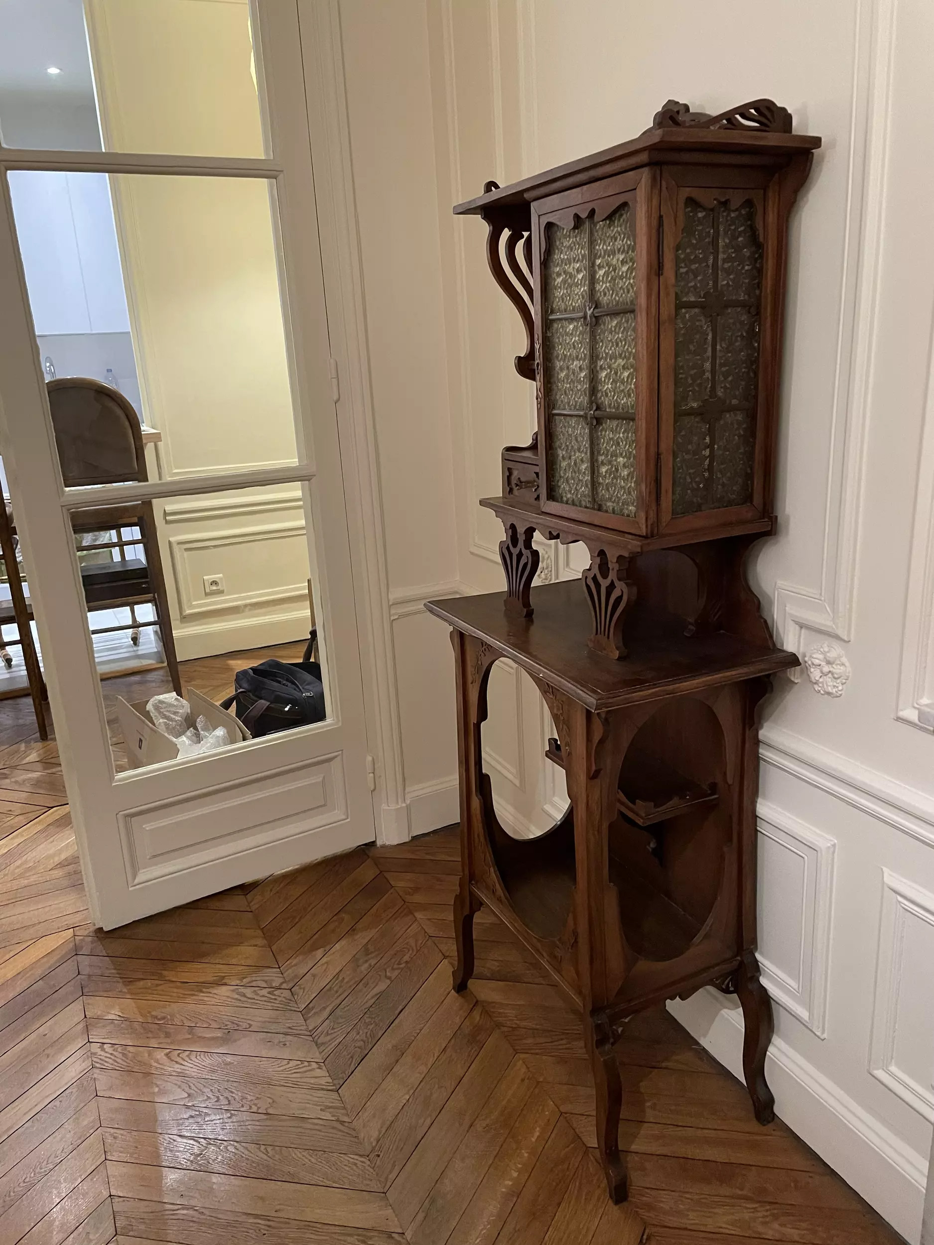 Vitrine Art Nouveau bois naturel - Galerie Georgette Antiquités Art Nouveau
