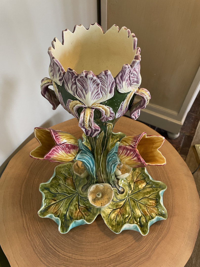 Centre de table avec oiseaux et fleurs