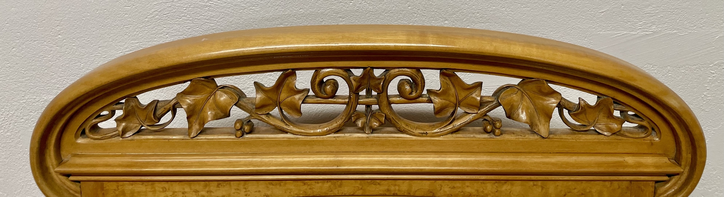 Coiffeuse Art Nouveau Ecole de Nancy sculpture lierre - Galerie Georgette Antiquités Art Nouveau