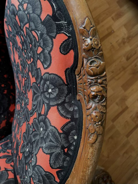 Paire Fauteuils Art Déco sculptés fleurs attribués Paul FOLLOT - Galerie Georgette Antiquités