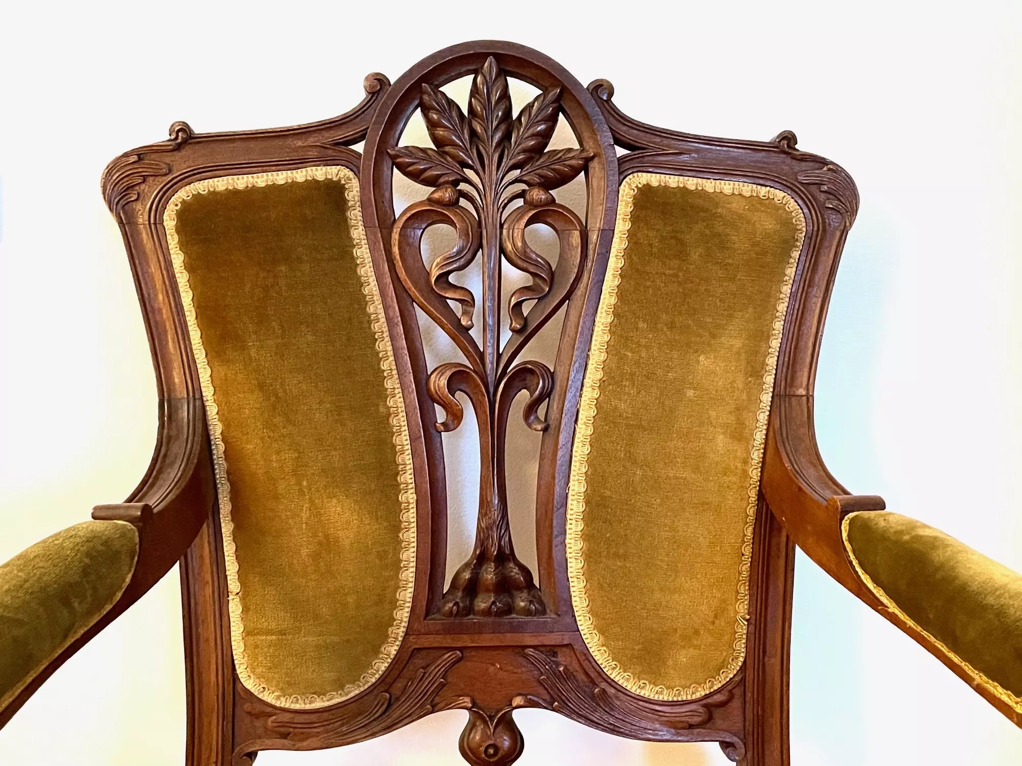 Fauteuils Art Nouveau-dossier richement sculpte-Galerie Georgette specialiste Art Nouveau